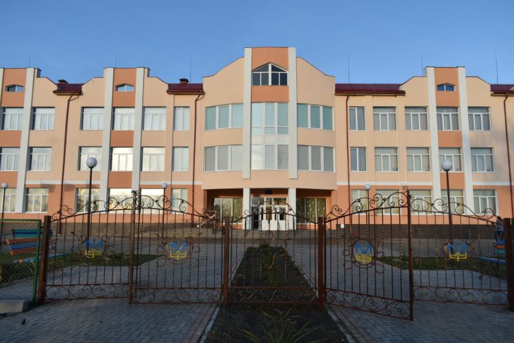 школа у селі Любохини