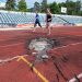 спорстмени на зіпсованому стадіоні