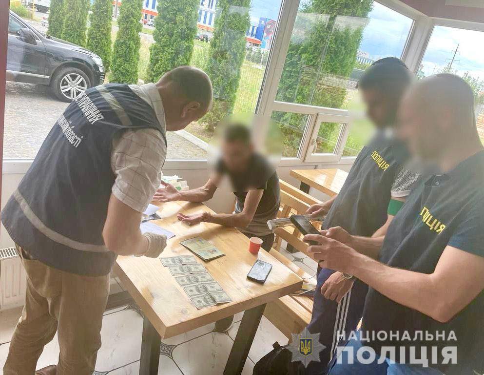 Лікар Анатолій Малярчук, хабар, затримання, підозра