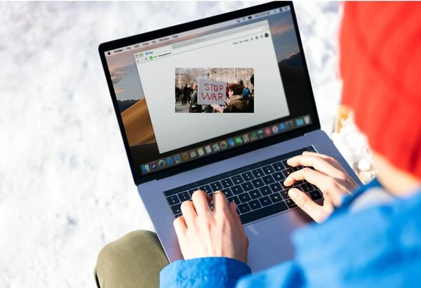 stop war у ноутбуці