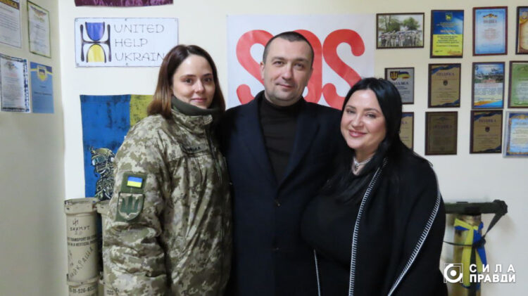 Волонтери фонду Дарія Лозинська, Михайло Цимбалюк, Наталія Ариванюк