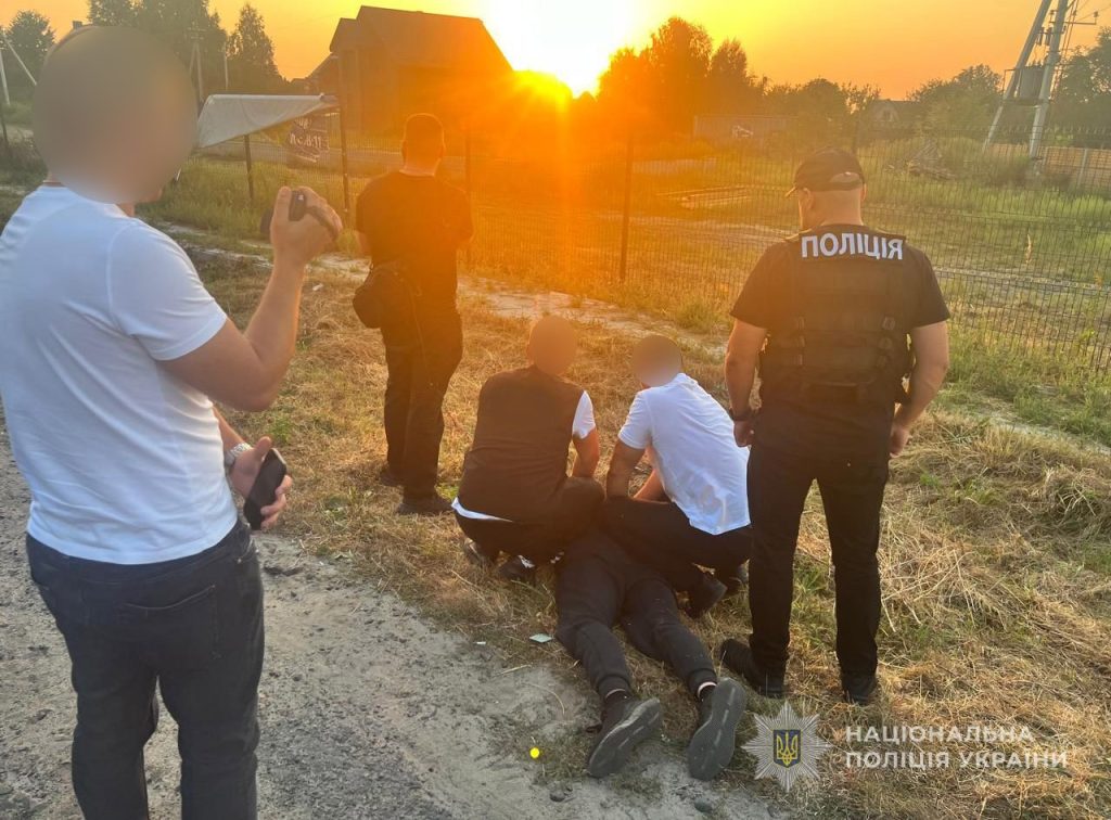 Затримання волонтера БФ «Добра справа» Віталія Мельника. Фото із сайту vl.npu.gov.ua