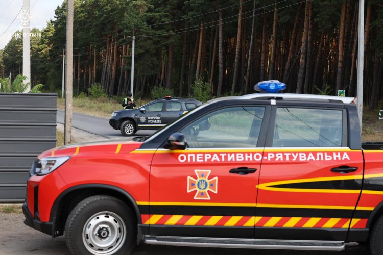 У Луцьку під час ворожої атаки 21 серпня одна людина отримала травми. Фото ДСНС у Волинській області