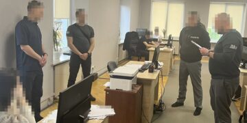 Митника Волинської митниці Ярослава Кувічку судили за хабар через підробку документів на авто на 500 доларів.