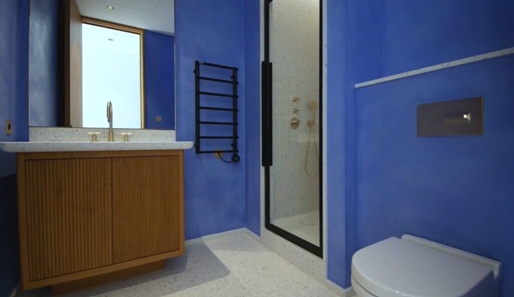 youtube.com/@SergeySander. Апартаменти Світлани Івахів у Монако. Кожна спальня має свою ванну-кімнату