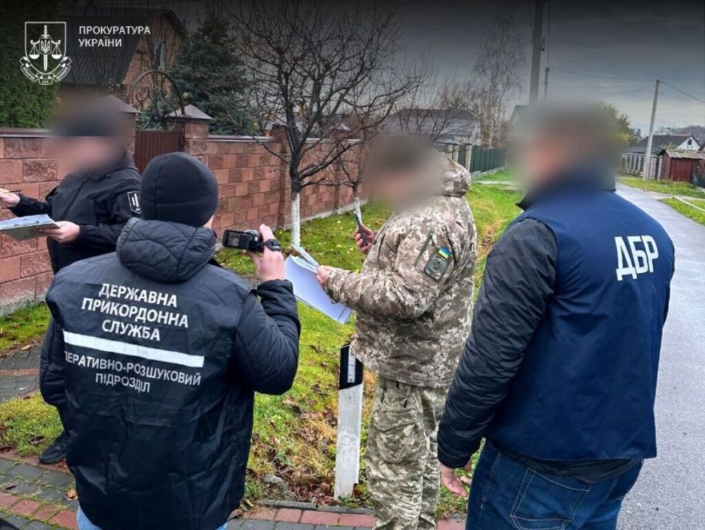 Повідомлено про підозру прикордонникам, які сприяли незаконному виїзду понад 120 чоловіків