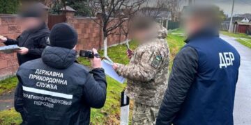 Повідомлено про підозру прикордонникам, які сприяли незаконному виїзду понад 120 чоловіків