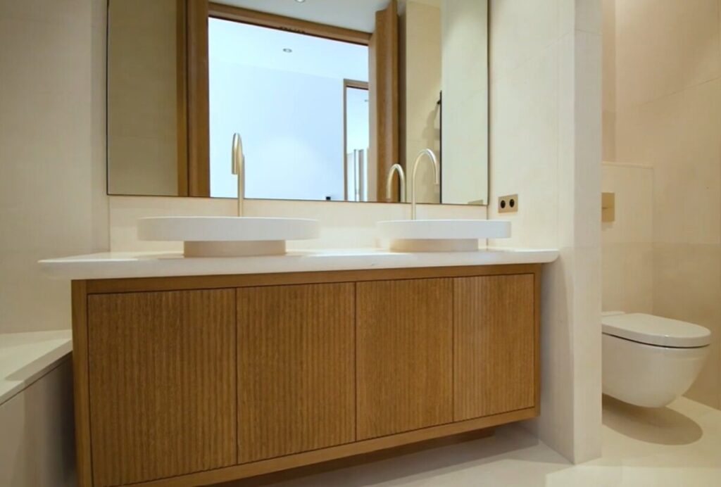 youtube.com/@SergeySander. Апартаменти Світлани Івахів у Монако.