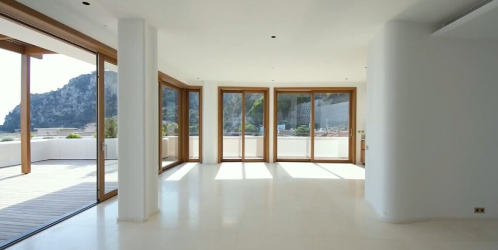 youtube.com/@SergeySander. Апартаменти Світлани Івахів у Монако.