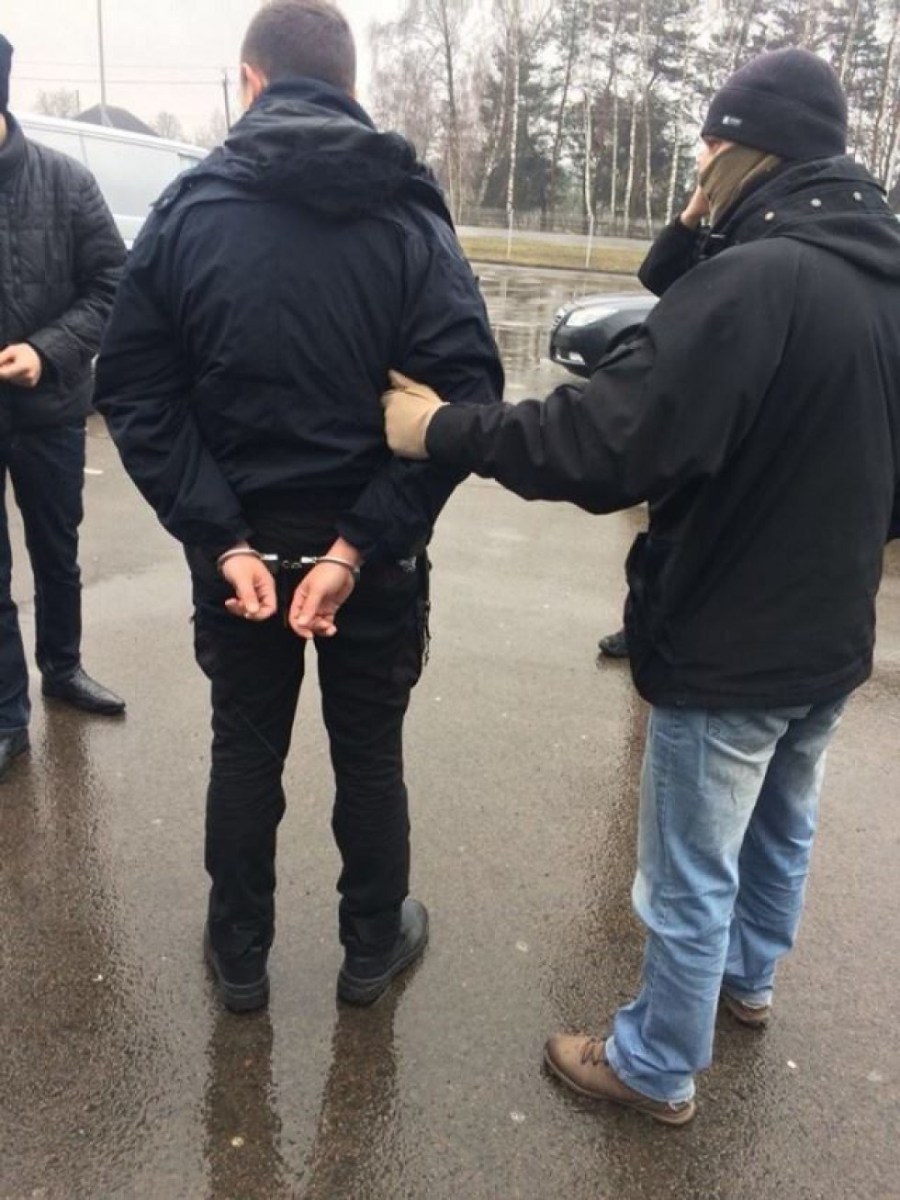 На фото – затримання Павла Науменка. Фото прес-служби прокуратури