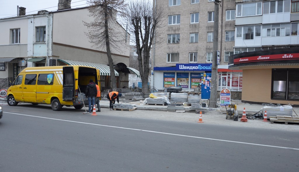 «Вишків-Брук» відремонтував тротуари на вулиці Винниченка