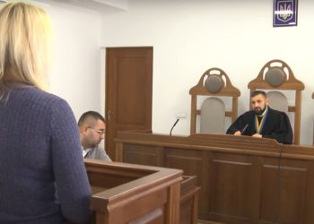 Суд виправдав чоловіка-нотаріуса судді Шацького райсуду Олексія Сушика у справі про підробку документів