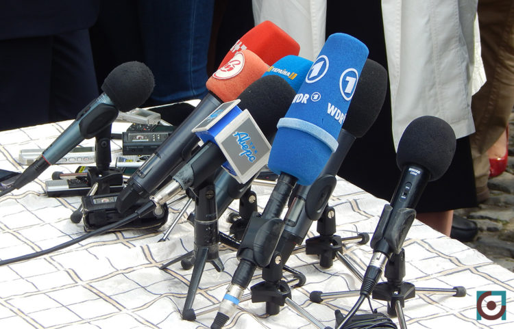 мікрофон ЗМІ, преса, засоби масової інформації, журналістика (2)